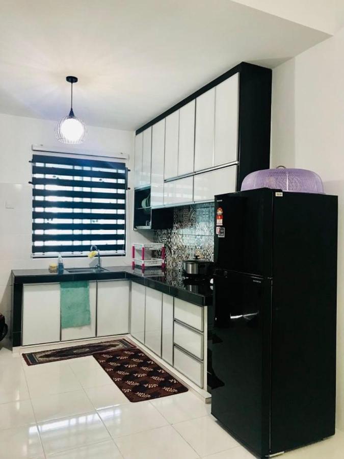 Chempaka Homestay Сери-Искандар Экстерьер фото